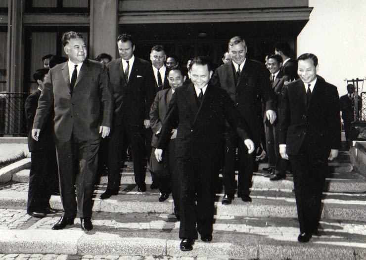 Plecarea delegaţiei economice guvernamentale a R.D. Vietnam, condusă de Le Thanh Nghi