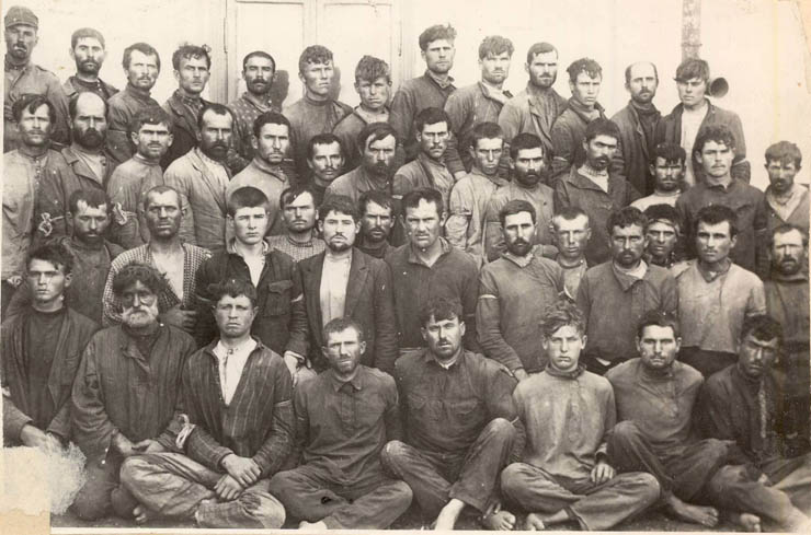 Un grup de revoluţionari de la Tatar-Bunar din timpul răscoalelor de la 1924. ( 1924 )