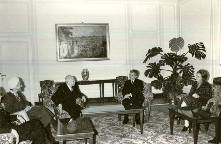 Preşedintele Nicolae Ceauşescu şi Elena Ceauşescu au primit pe Amintore Fanfani, preşedintele Senatului Republicii Italiene, împreună cu soţia, Mariapia Fanfari, care fac o vizită în ţara noastră., la invitaţia M.A.N. A participat Nicolae Giosan – preşedintele M.A.N.(14.XII.1978)