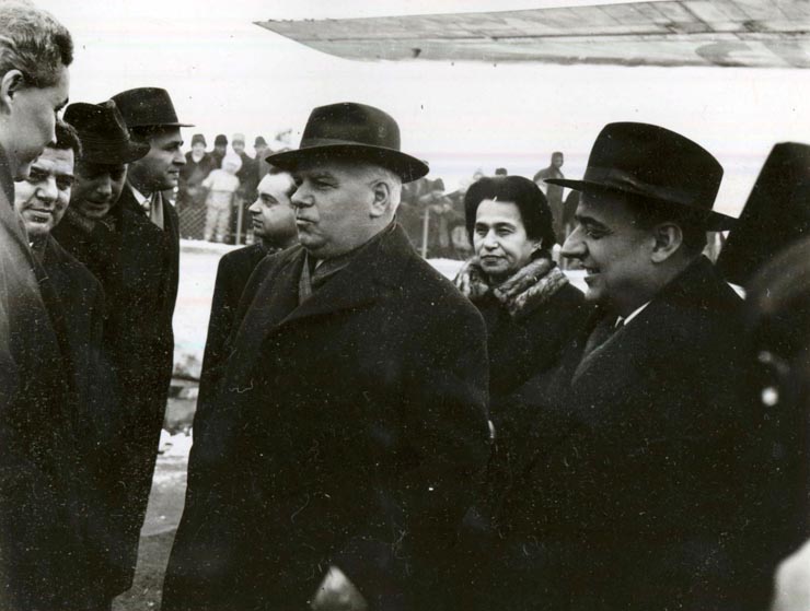 Plecarea delegaţiei P.C.R. care va participa la lucrările Congresului al XVIII-lea al P.C. Francez. (3 I 1967)