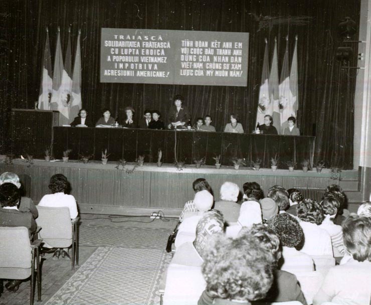 Aspect de la mitingul de solidaritate cu lupta poporului vietnamez, ţinut în sala „Excelsior” din Capitală (3 I 1967)