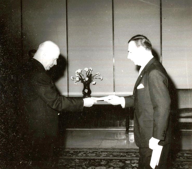 Prezentarea scrisorilor de acreditare de către Ioanis Christos Combiotis, ambasadorul Greciei la Bucureşti(31 I 1967)