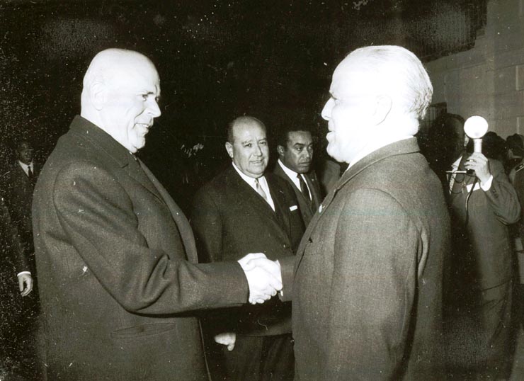 Aspect din timpul vizitei întreprinse în Tunisia de către Chivu Stoica, preşedintele Consiliului de Stat al R.S. România, la invitaţia preşedintelui Habib Burghiba