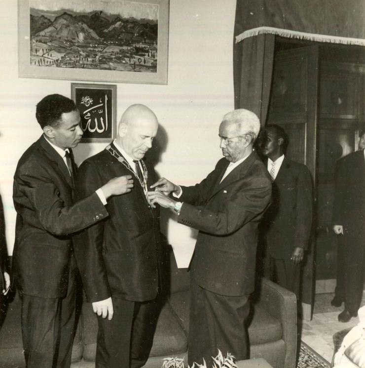 Aspect din timpul vizitei întreprinsă în Somalia, la invitaţia preşedintelui Aden Abdulla Osman, de către preşedintele Consiliului de Stat al R.S. România, Chivu Stoica. (9 – 11 II 1967)