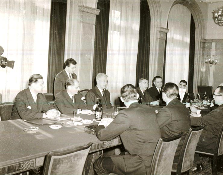 Aspect de la convorbirile ce au avut loc la Ministerul Afacerilor Externe al României, cu delegaţia condusă de ministrul de afaceri externe al Finlandei, Ahti Karjalainen.(17 II 1967)
