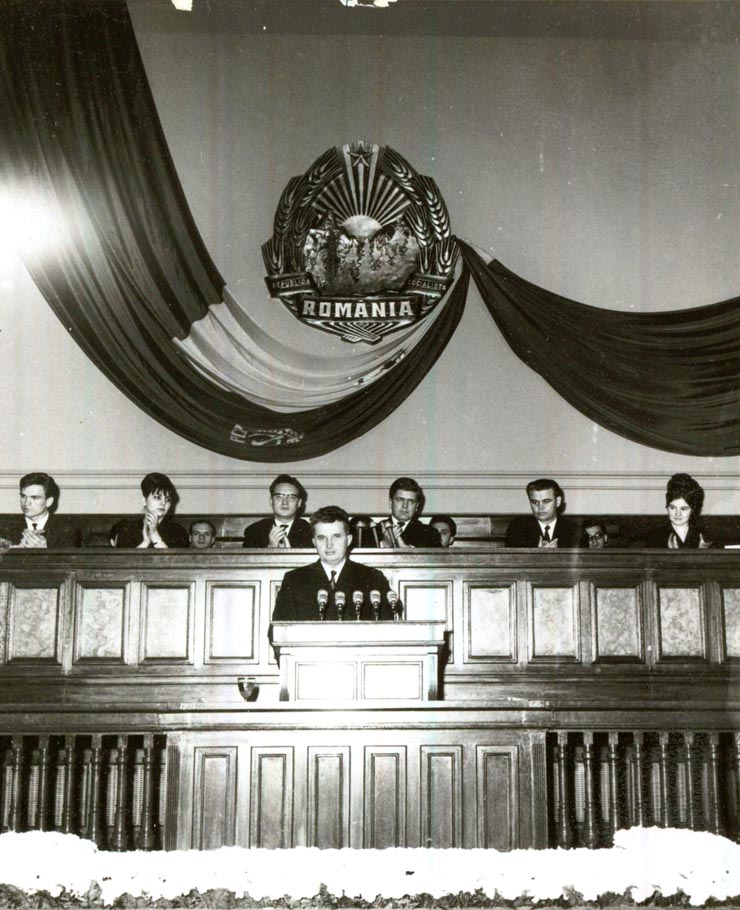 Nicolae Ceauşescu vorbind de la cea de a VI-a Conferinţă a Uniunii Asociaţiilor Studenţilor din R.S. România (Sala M.A.N.)(20-21 II 1967)