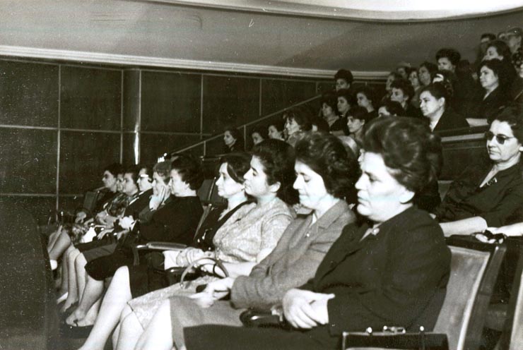Aspect de la adunarea festivă ce a avut loc la Teatrul C.S.S. cu prilejul Zilei Internaţionale a Femeii(8 III 1967)