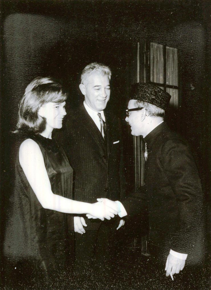 Corneliu Mănescu, ministru al afacerilor externe al R.S. România la recepţia oferită de ambasadorul Pakistanului, cu prilejul zilei naţionale. (23 III 1967)