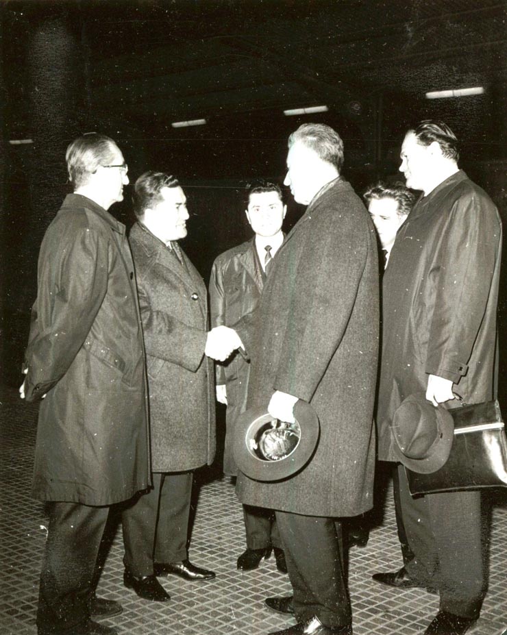 Membrii delegaţiei Uniunii Comuniştilor din Iugoslavia, conduşi la plecarea spre ţară de către Paul Niculescu – Mizil. (30 III 1967)
