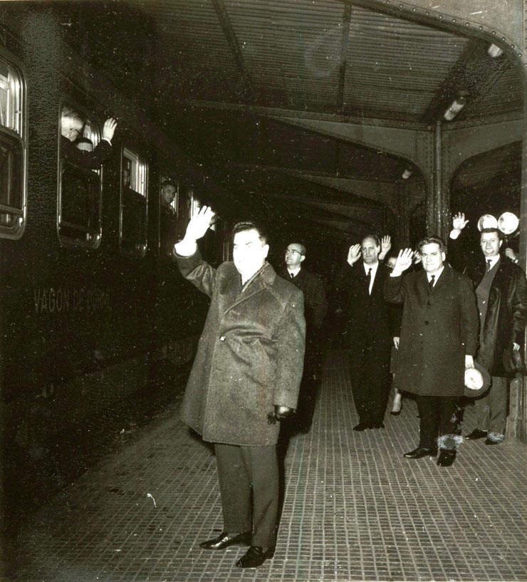 Membrii delegaţiei Uniunii Comuniştilor din Iugoslavia, conduşi la plecarea spre ţară de către Paul Niculescu – Mizil. (30 III 1967)