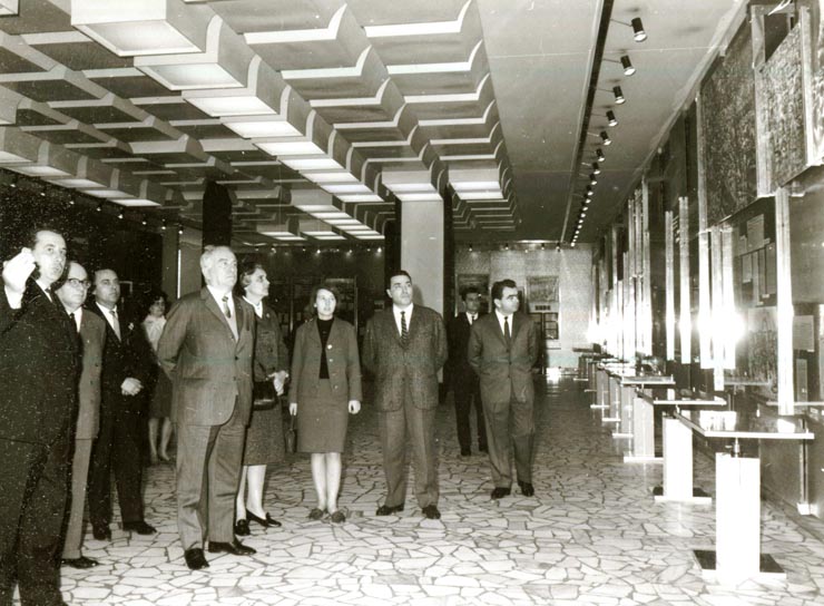 Aspect din timpul vizitei întreprinse la Muzeul de Istorie al Partidului Comunist, a Mişcării Revoluţionare şi Democratice din România de către Luigi Longo, secretar general al Partidului Comunist Italian(3 IV 1967)