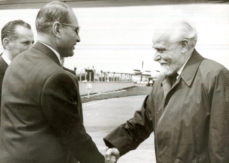 Gheorghe Apostol şi Ştefan Voitec la înapoierea din Republica Turcia a delegaţiei Marii Adunări Naţionale(28 IV 1967)