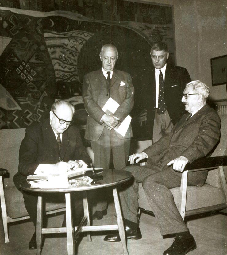 Delegaţia Partidului Socialist Francez (S.F.I.O.) vizitează Muzeul de Istorie a Partidului Comunist, a Mişcării Revoluţionare şi Democratice din România(30 IV 1967)