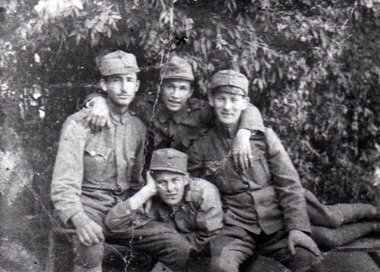 Jozsa Bela cu un grup de militari.
(F.A.)
