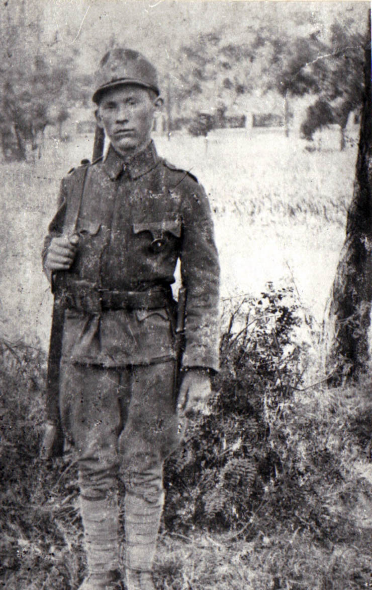 Kiss Denes din Trg. Mureş fost soldat roşu în revoluţia proletară din Ungaria. Mai1919.
(mai 1919)
