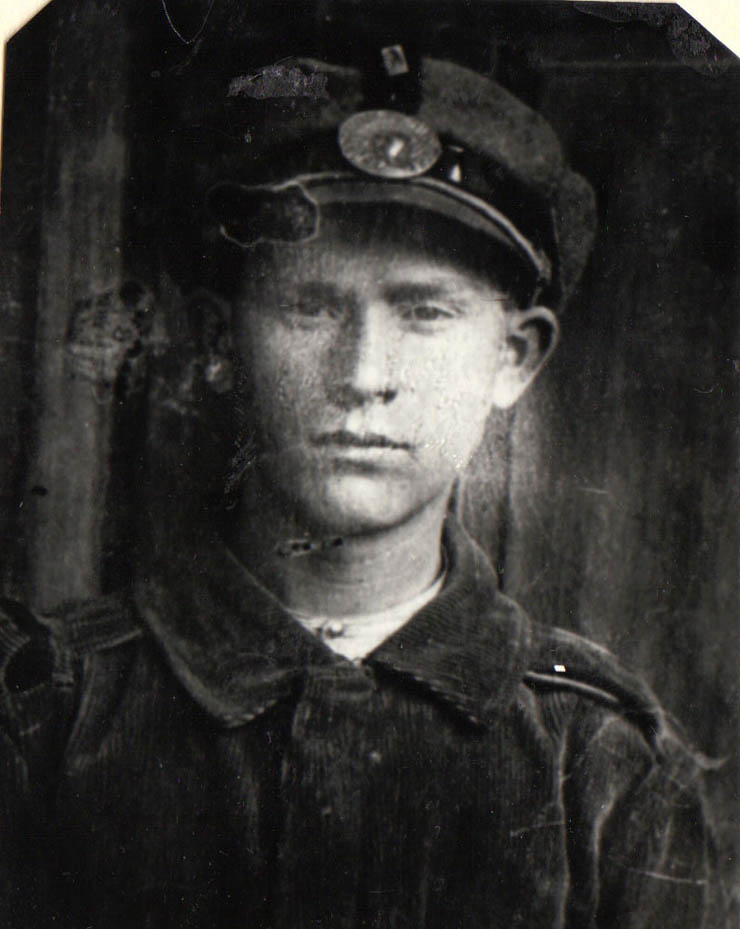 Kiss Deneş – Trg. Mureş, fost soldat roşu în timpul apărării revoluţiei proletare din Ungaria – 1919-
(F.A.)
