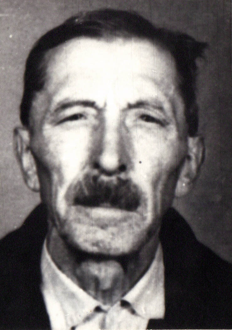 Rujduschi Iosif, Vişeul de Sus,str. Gh. Coşbuc, nr.3, participant la Revoluţia proletară din Ungaria,1919.
(F.A.)
