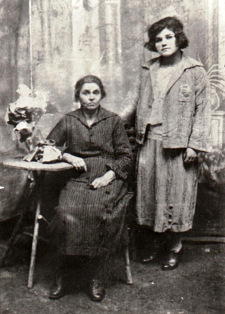 Portret, reprezentând pe Anica Gheorghiu, mama lui Gheorghe Gheorghiu-Dej (1920).