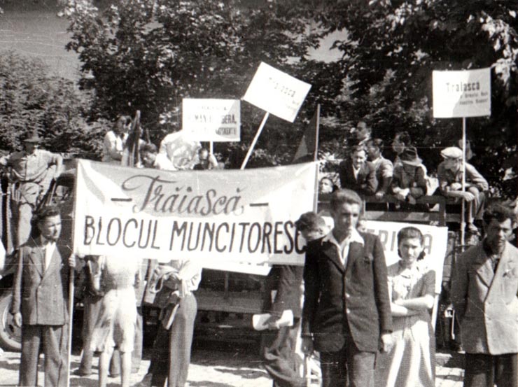 Coloane şi grupuri de oameni ai muncii din Capitală îndreptându-se spre sediul C.C. al P.C.R. din Aleea Alexandru, unde a vorbit Gheorghe Gheorghiu-Dej (1944, august 30).