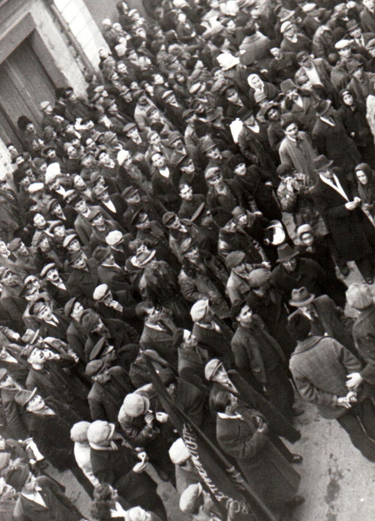 Aspect de masă de la mitingul muncitorilor mineri şi ceferişti din oraşul Petroşani cu prilejul sosirii lui Gheorghe Gheorghiu-Dej în localitate (1944 noiembrie 11).