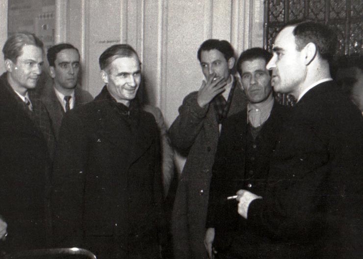 Gheorghe Gheorghiu-Dej, participă la o consfătuire cu activiştii de partid şi sindicali din Valea Jiului. Sunt de faţă şi reprezentanţi ai direcţiei (Petroşani) (1944 noiembrie 23).