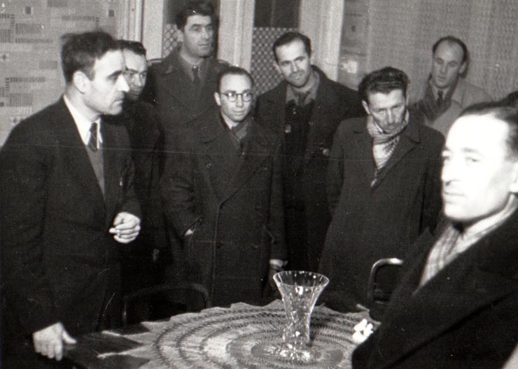 Gheorghe Gheorghiu-Dej, participă la o consfătuire cu activiştii de partid şi sindicali din Valea Jiului. Sunt de faţă şi reprezentanţi ai direcţiei (Petroşani) (1944 noiembrie 23).