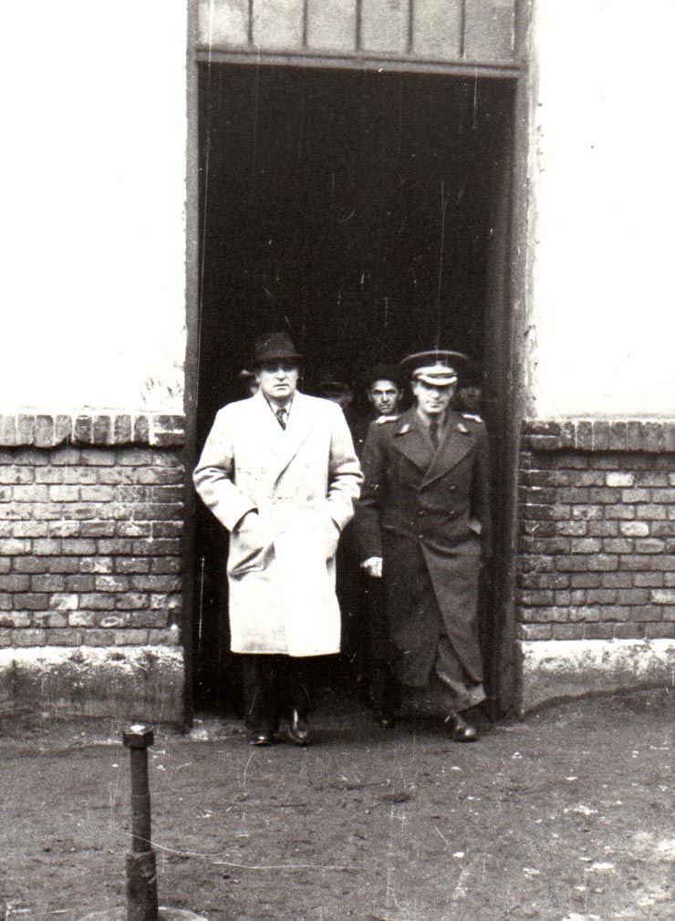 Gheorghe Gheorghiu-Dej după vizitarea serviciului tehnic şi as laboratoarelor minelor din Valea Jiului (1944 noiembrie 24).