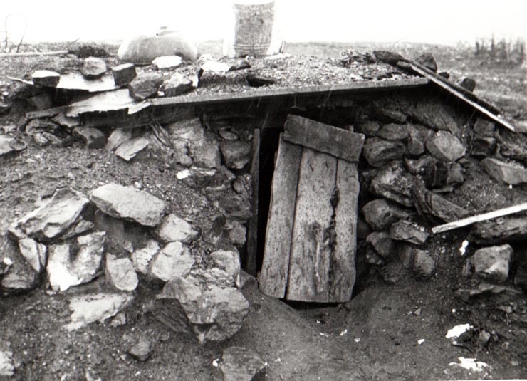Locuinţă de miner din Valea Jiului (Un bordei săpat în munte) (1944 noiembrie 24).