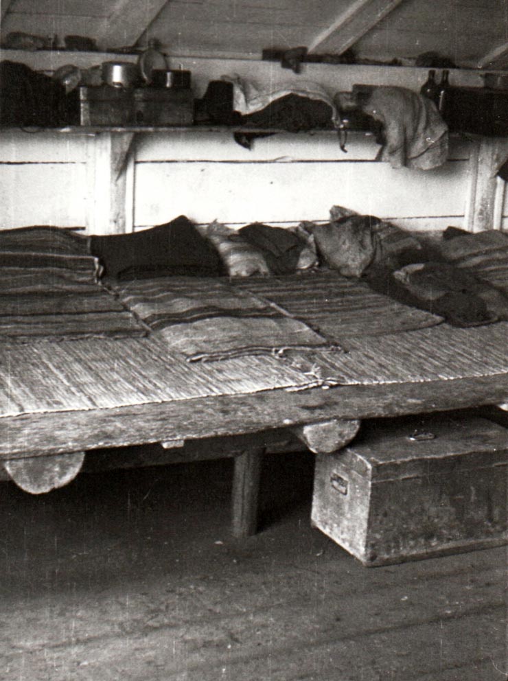 Barăcile unde au dormit muncitorii concentraţi la minele din Valea Jiului vizitate de către Gheorghe Gheorghiu-Dej (1944 noiembrie 24).