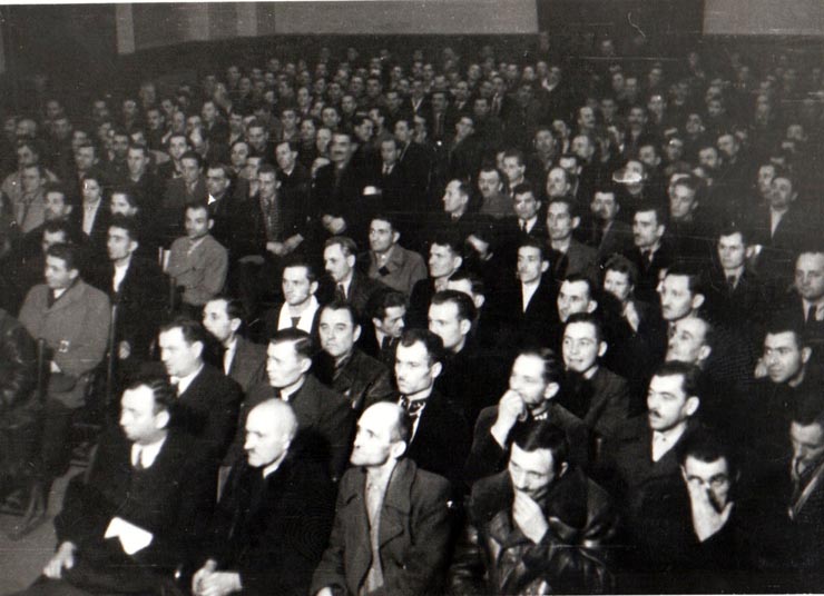 Aspect de la Consfătuirea delegaţilor muncitorilor mineri din Valea Jiului, la care a vorbit Gheorghe Gheorghiu-Dej (Petroşani) (1944 noiembrie 24).