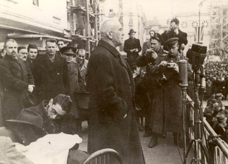 Bucureşti, martie 1945. Aspecte de la mitingul organizat cu prilejul reinstalării administraţiei române în Nordul Transilvaniei. (martie 1945)