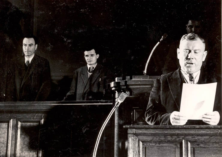 Bucureşti, aprilie 1948. Nicolae Ceauşescu, membru al Biroului provizoriu al Marii Adunări Naţionale, în timpul discutării şi votării Constituţiei. (aprilie 1948)