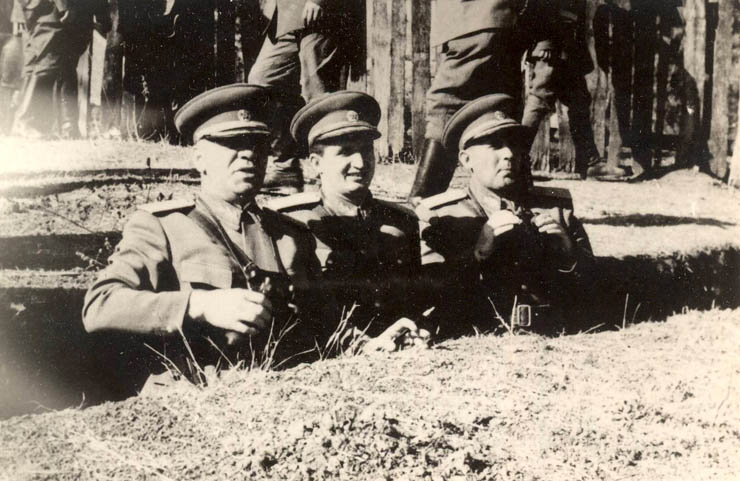 Aspecte din timpul participării la aplicaţia tactică din toamna anului 1950. Oltenia. (1950)