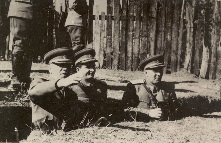 Aspecte din timpul participării la aplicaţia tactică din toamna anului 1950. Oltenia. (1950) 