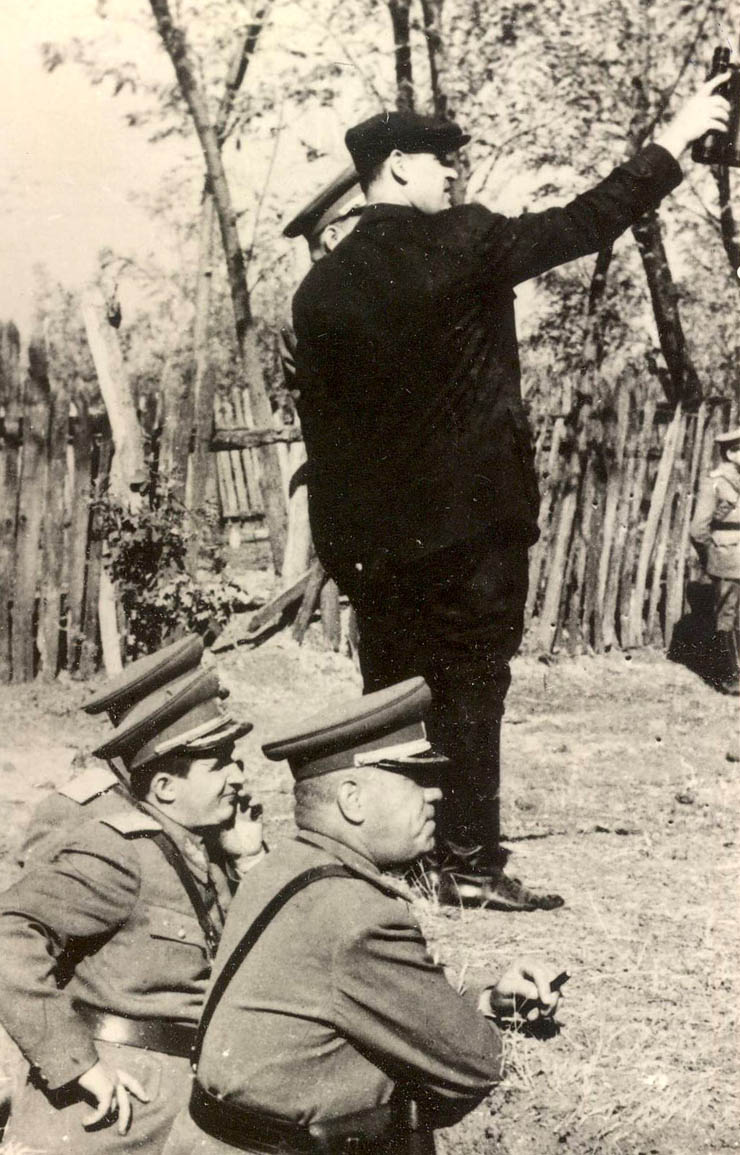 Aspecte din timpul participării la aplicaţia tactică din toamna anului 1950. Oltenia. (1950)