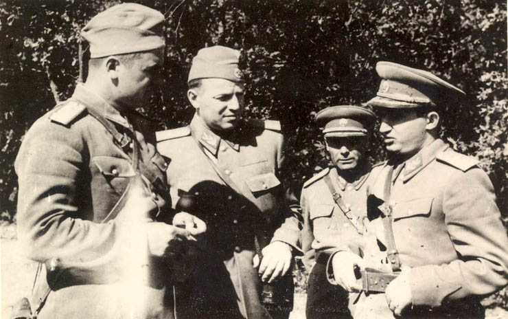 Aspecte din timpul participării la aplicaţia tactică din toamna anului 1950. Oltenia. (1950)