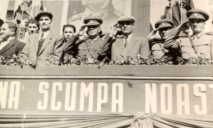 1950. Aspecte de la parada militară din Craiova, după aplicaţia tactică cu trupe din Oltenia. (1950)