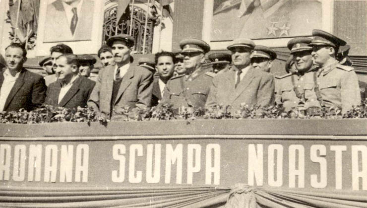 1950. Aspecte de la parada militară din Craiova, după aplicaţia tactică cu trupe din Oltenia. (1950)