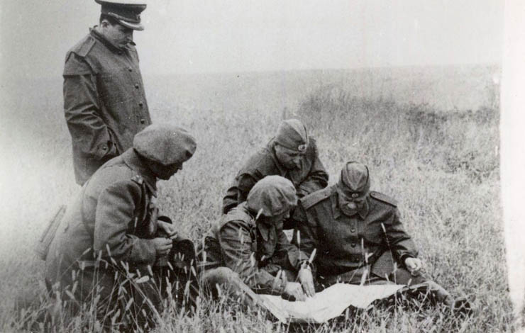 Nicolae Ceauşescu la o aplicaţie tactică a unei unităţi a Vânătorilor de munte. Septembrie 1951. (1951)