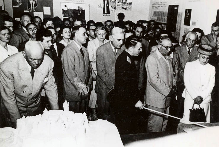 Bucureşti, 9 mai 1952. Deschiderea în incinta Casei Centrale a Armatei a „Expoziţiei permanente a relaţiilor militare româno-ruse”. (9 mai 1952)