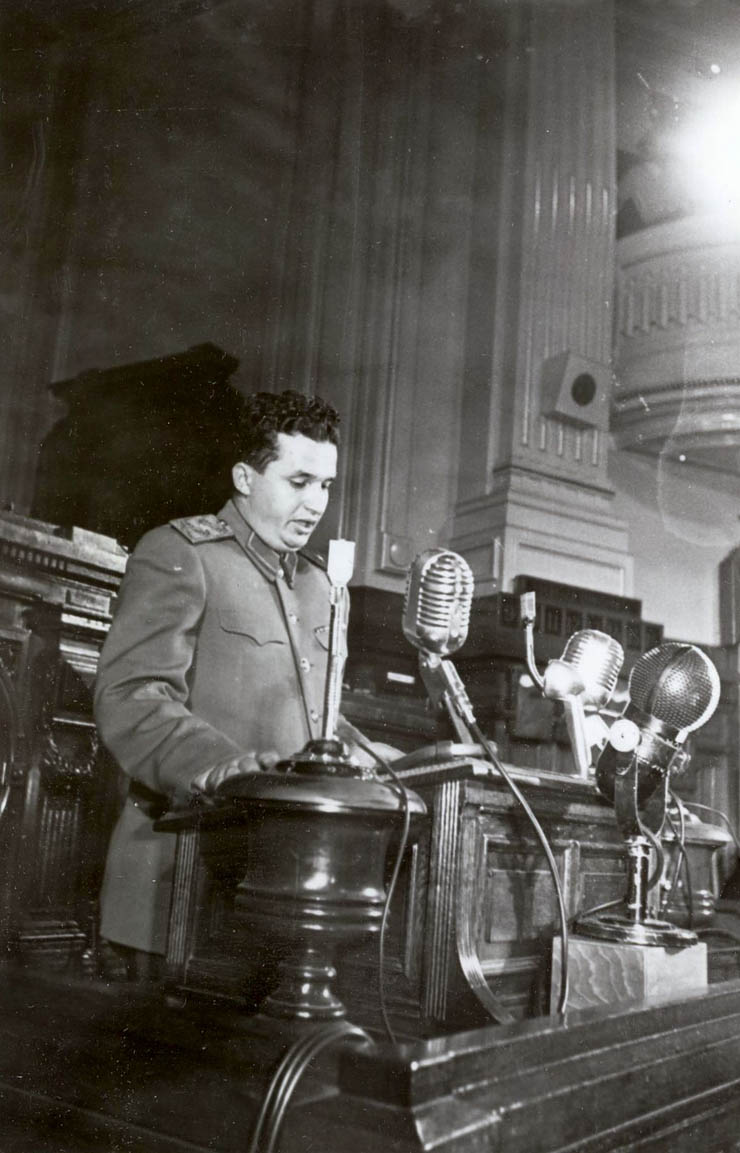 Bucureşti, septembrie 1952. Nicolae Ceauşescu vorbind la cea de a XIII-a sesiune a Marii Adunări Naţionale, cu prilejul votării Constituţiei Republicii. (sept. 1952)