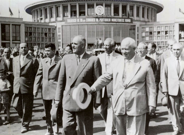 Bucureşti – Aeroportul Băneasa. Plecarea delegaţiei P.C.U.S., care a participat la lucrările celui de al VIII-lea Congres al P.C.R., iunie 1960. (iunie 1960)