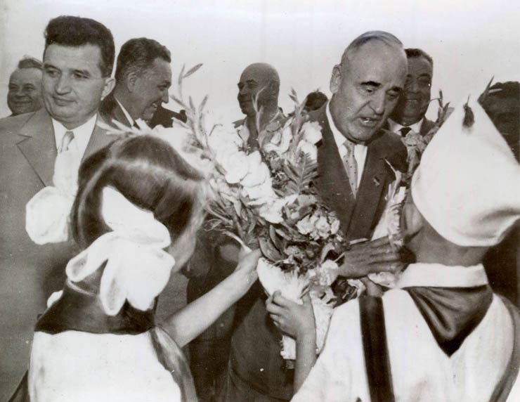 1 mai 1961. Aspect de la tribuna oficială cu prilejul sărbătoririi Zilei Internaţionale a Oamenilor Muncii. Bucureşti, Piaţa Aviatorilor. (1 mai 1961)