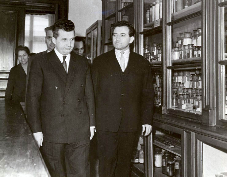 Februarie 1965. Nicolae Ceauşescu vizitează liceul „Nicolae Bălcescu” din Piteşti. (febr.1965)