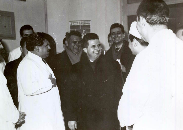 Februarie 1965. Nicolae Ceauşescu vizitând spitalul „Nicolae Bălcescu”. (febr.1965)