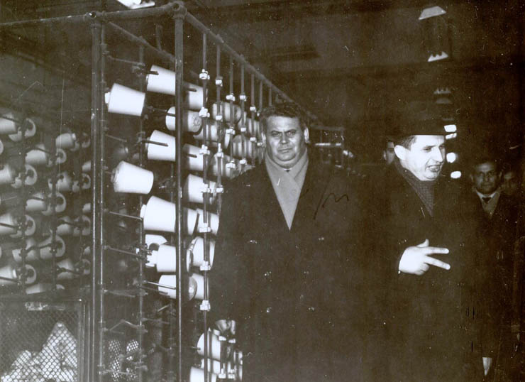 Piteşti, februarie 1965. Nicolae Ceauşescu în timpul vizitei de lucru la Întreprinderea Textilă din oraş. (febr.1965)