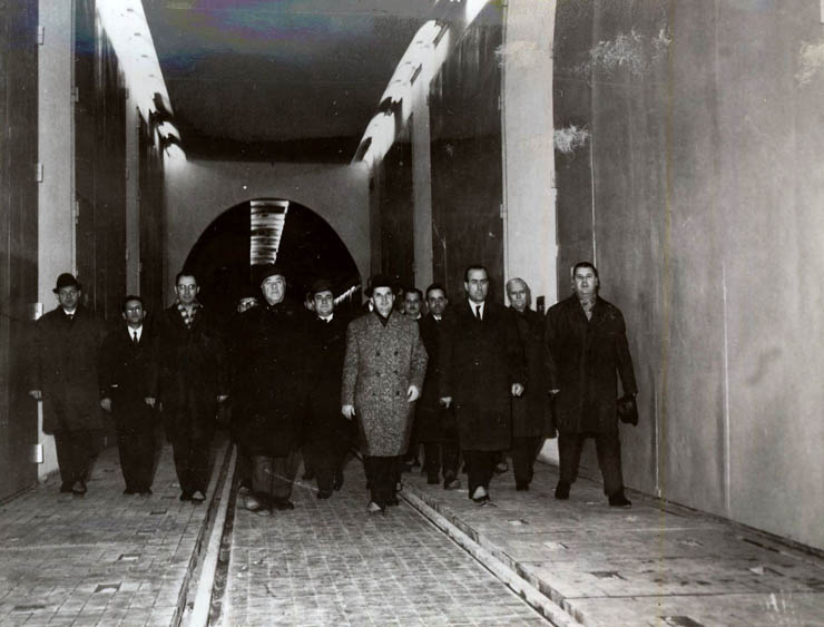 Nicolae Ceauşescu şi alţi conducători de partid şi de stat la Piteşti, cu prilejul vizitării Hidrocentralei de pe Argeş (inaugurarea) şi a altor obiective. (1966)