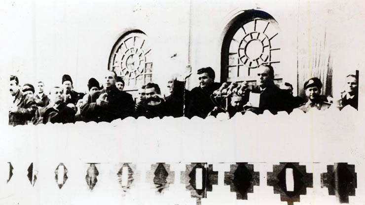 Nicolae Ceauşescu în prezidiul adunării de la Alba Iulia cu prilejul aniversării a 5 decenii de la unirea Transilvaniei cu România. (1 decembrie 1968)