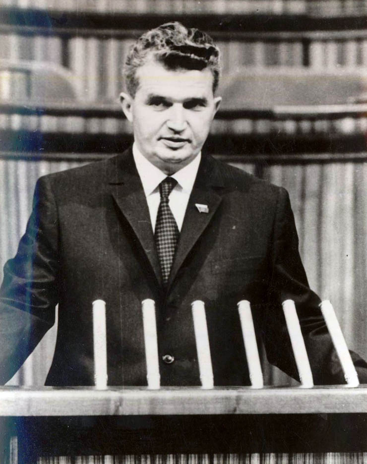 Nicolae Ceauşescu expunând Raportul C.C. al P.C.R. la al X-lea Congres al P.C.R. (6-12 august 1969)