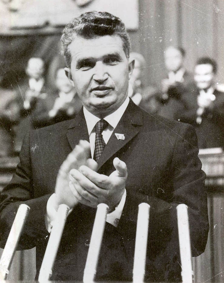 Nicolae Ceauşescu expunând raportul Comitetului Central al Partidului Comunist Român la cel de al X-lea Congres al P.C. din august 1969. (6-12 august 1969)
